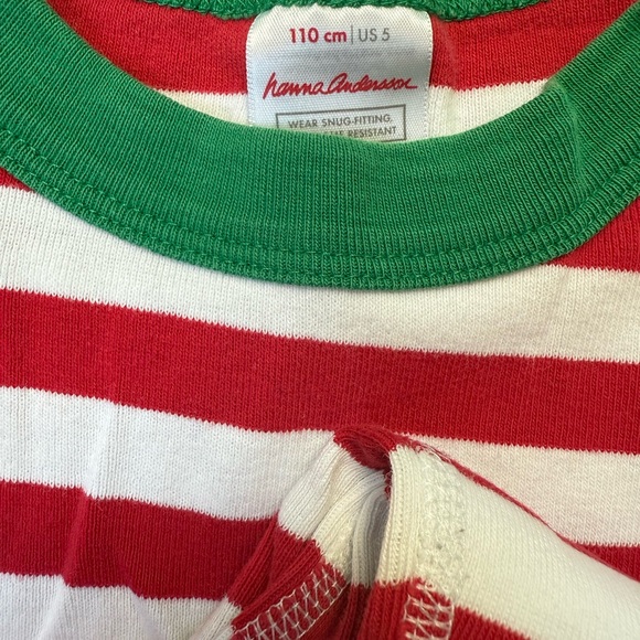 🎄 Red and White Striped Kids Pajamas with Green Accents - Picture 4 of 4